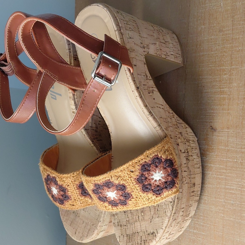Sheln Brown Crocheted Boho Style Platform Sandals - Picture 6 of 8